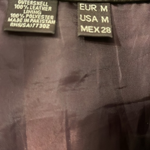 Vintage Brown Leather Jacket Labeled M (XS Fit). - Picture 5 of 8